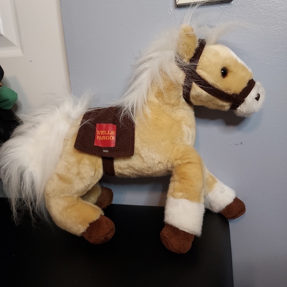 NWT Wells Fargo Legendary Pony Lightning 2010